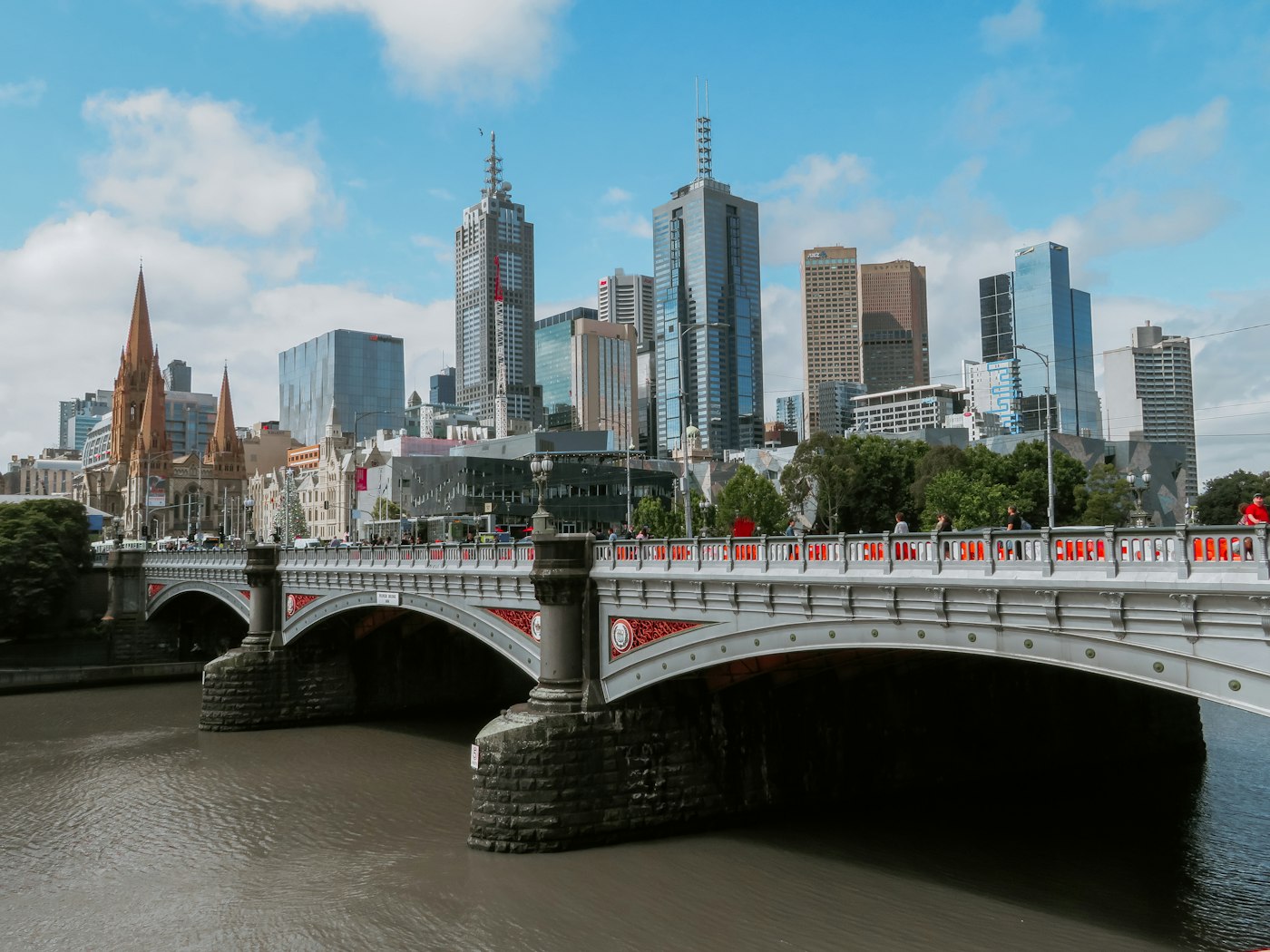 Princes Bridge over the Yarra with Melbourne's skyline behind